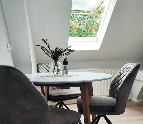 Stylische Altstadtwohnung - Netflix - Smart Tv - Schlafsofa Fuer 3 Personen *