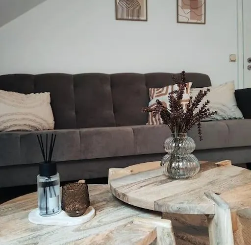 Daire Stylische Altstadtwohnung - Netflix - Smart Tv - Schlafsofa Fuer 3 Personen *